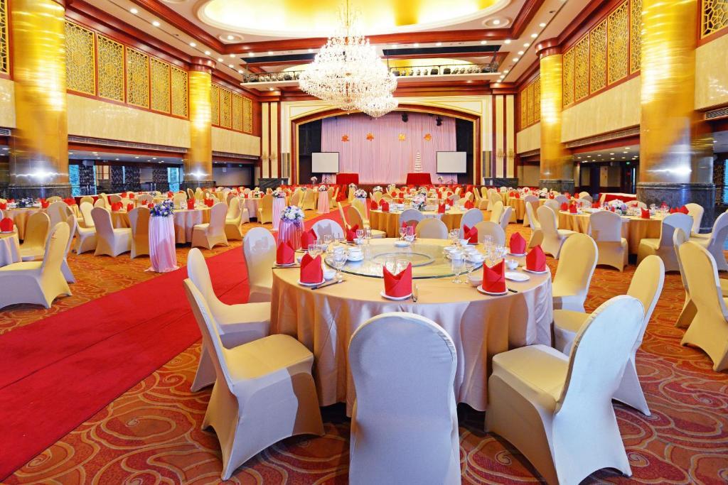 Guangzhou New Century Hotel Exterior photo