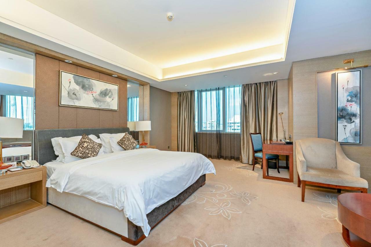 Guangzhou New Century Hotel Exterior photo